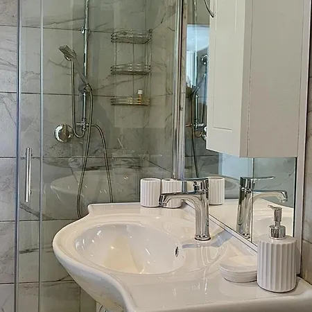 Luxury With Swimming Pool Apartment Lovran