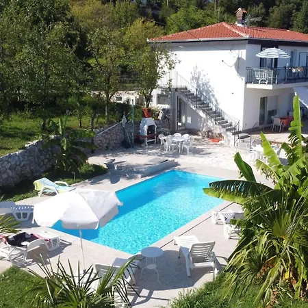 Luxury With Swimming Pool Apartment