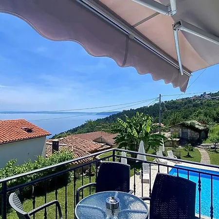 Luxury With Swimming Pool